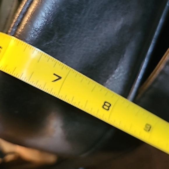 Victoria Secret black bag. Pink lining.. L. 10"X6"X2" 10" Drop.(#1453A) GUC. - Picture 14 of 16